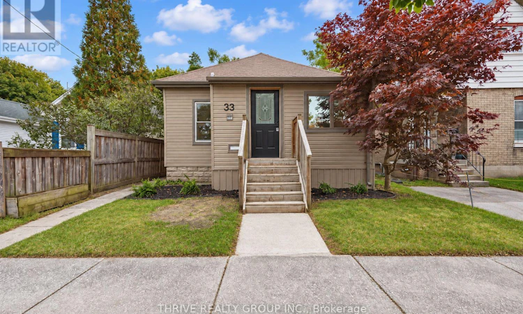 33 Glenwood Avenue E