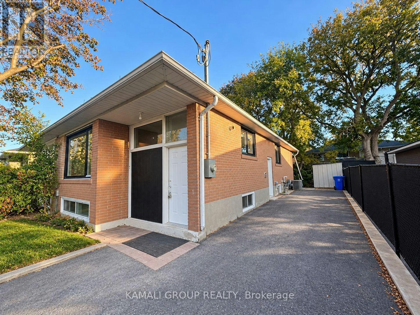 MAIN-52 Walter Avenue, Newmarket, ON, L3Y 2T3