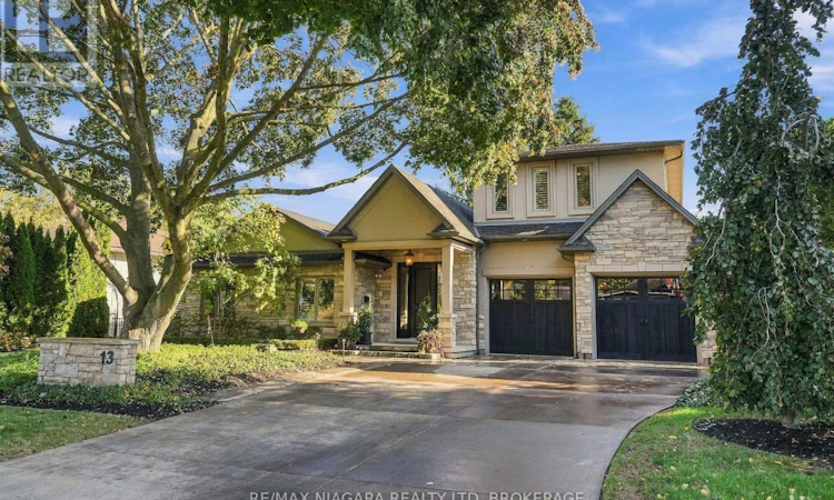 13 Royal Henley Boulevard
