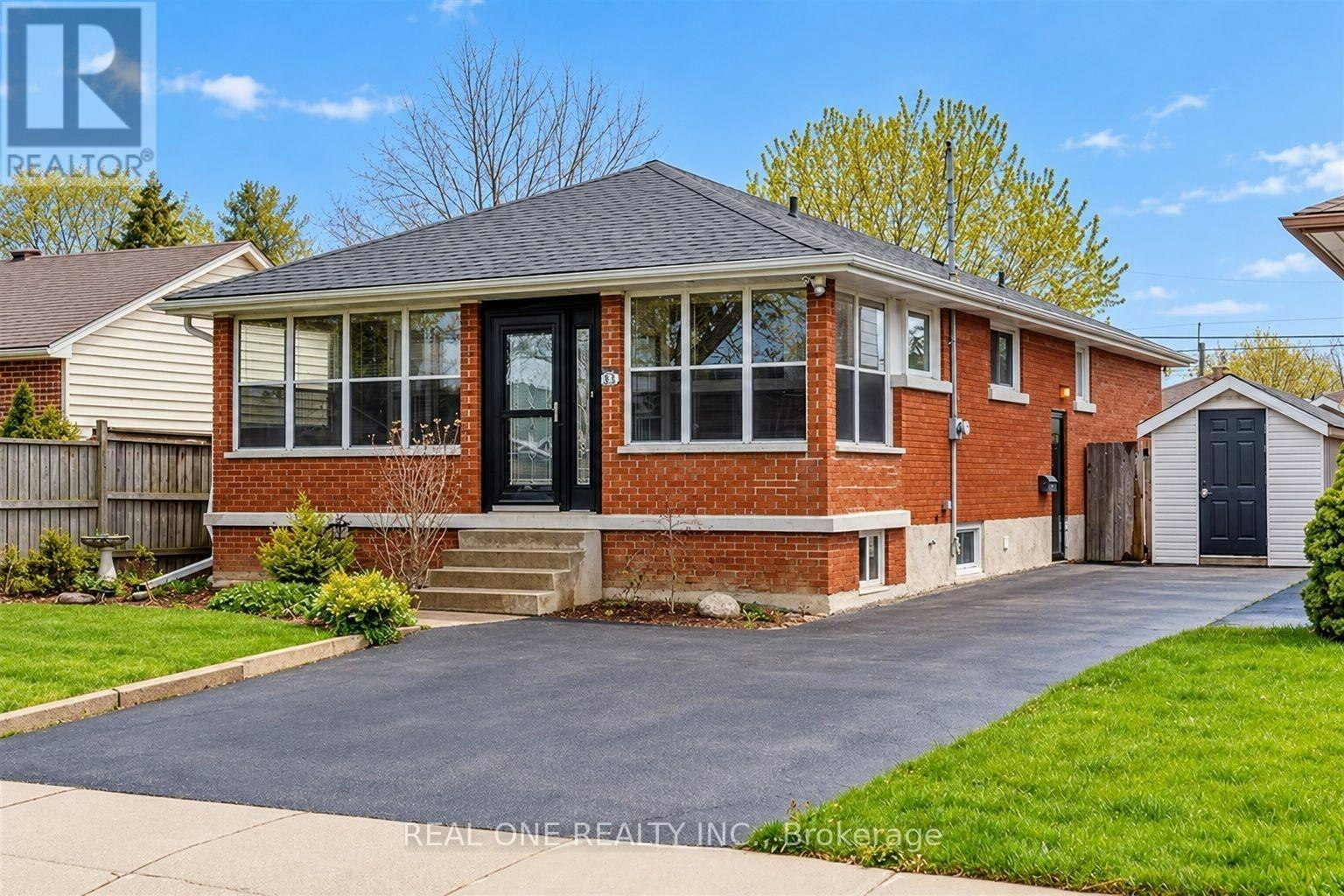 UPPER-25 Terrace Drive, Hamilton, ON, L9A 2Y5