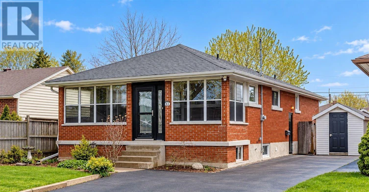 UPPER-25 Terrace Drive, Hamilton, ON, L9A 2Y5