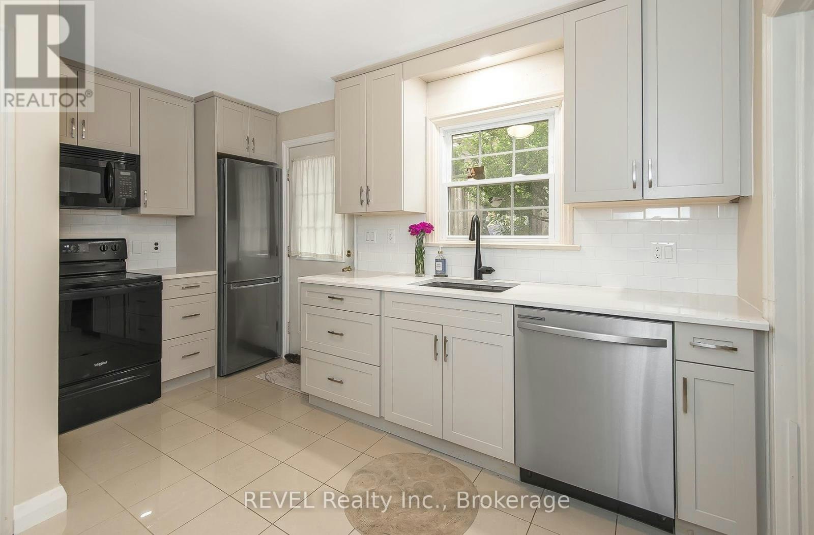 113 St. Paul Crescent, St. Catharines, ON, L2S 1M7