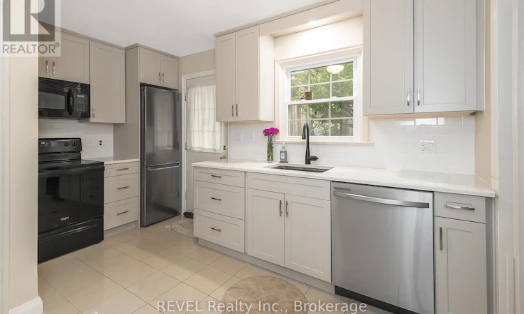 113 St. Paul Crescent