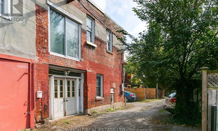 REAR-105 Major Street