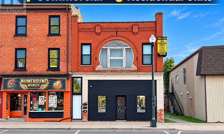 692 Dundas Street