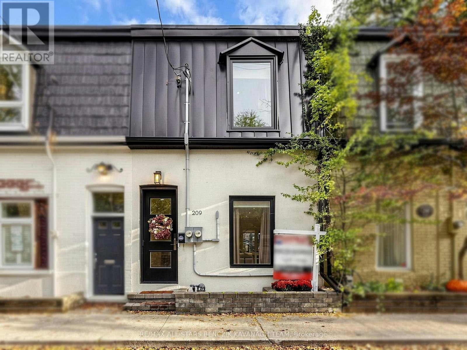 209 Marlborough Place, Toronto, ON, M5R 3J5