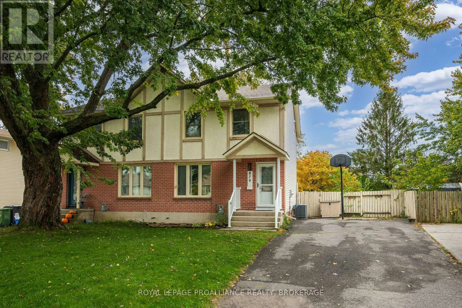 879 Beaconhill Court, Kingston, ON, K7P 2B1