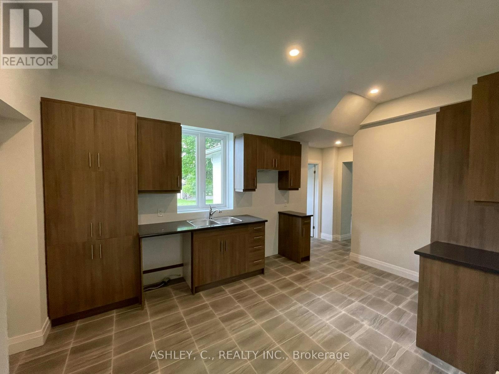 2-11820 10 Side Road, Halton Hills, ON, L7G 4S6 - 2