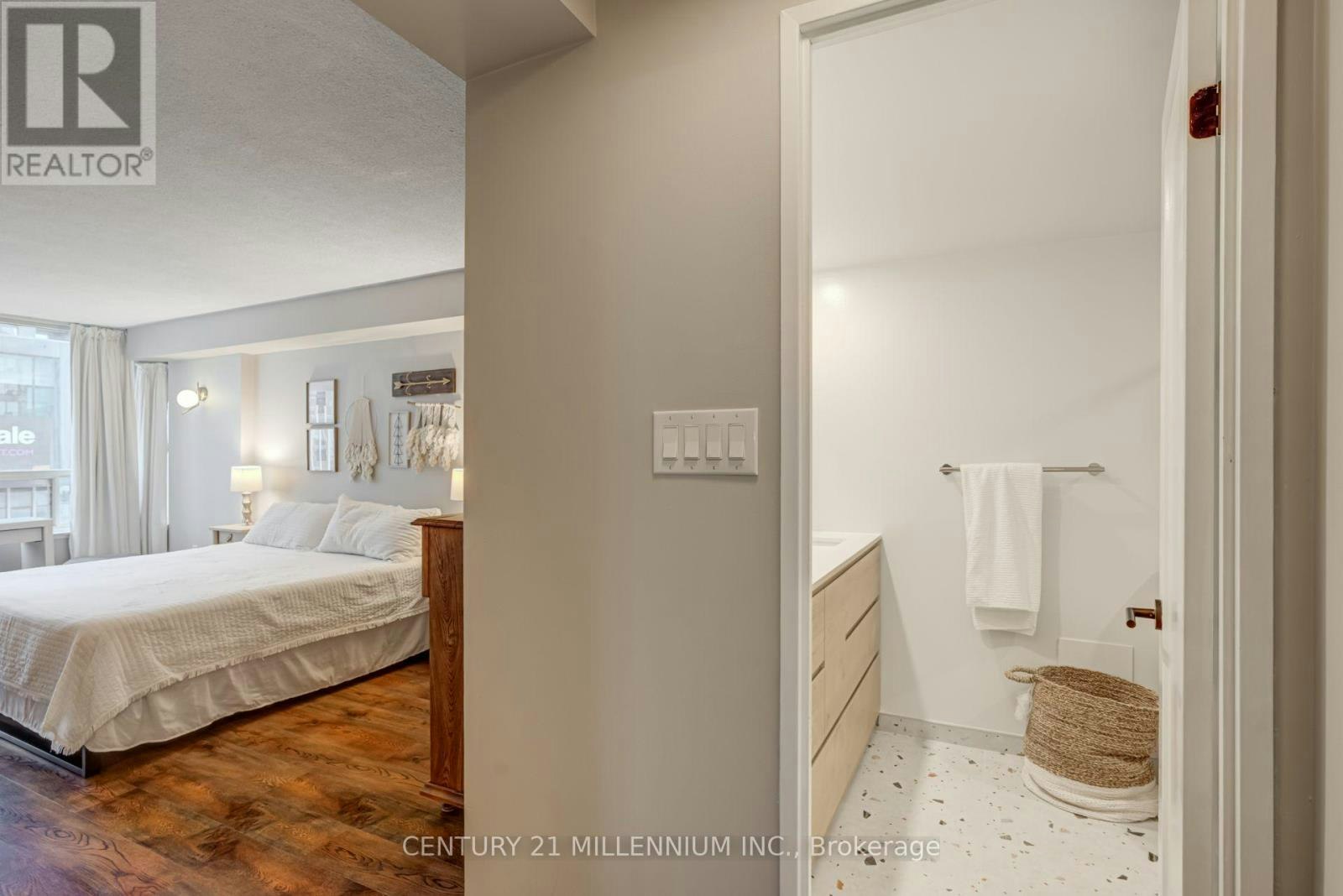 705-330 Rathburn Road W, Mississauga, ON, L5B 3Y1 - 21