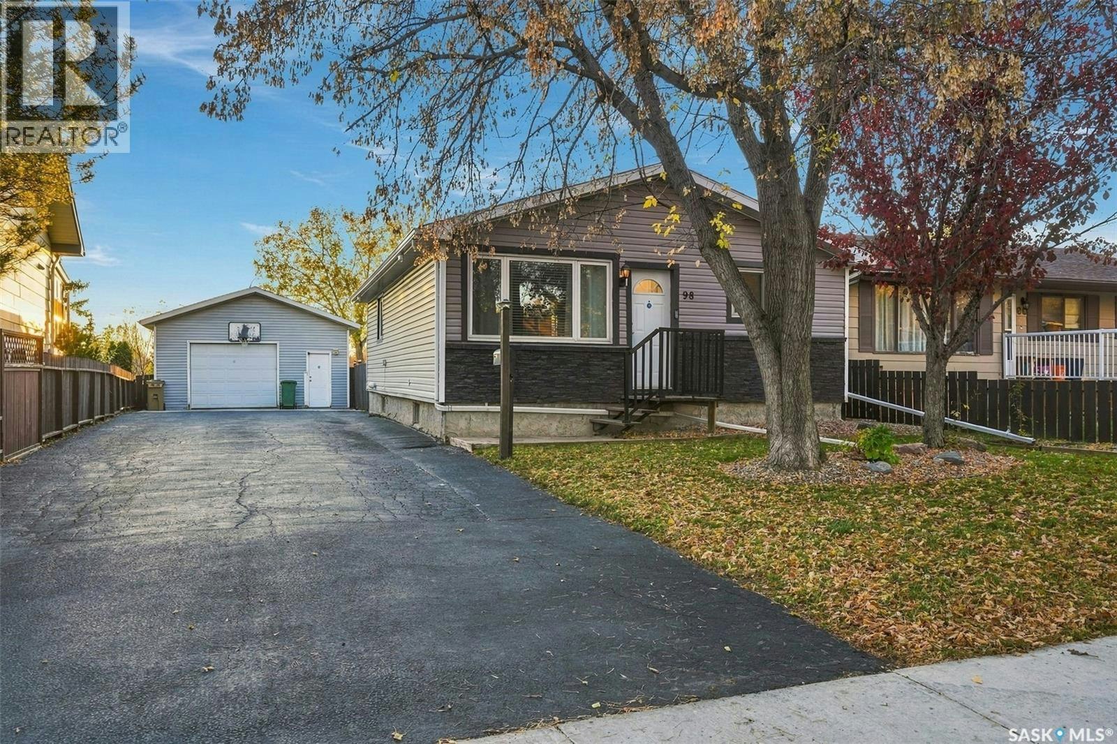 98 Magee Crescent, Regina, SK, S4R 6K5