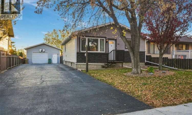 98 Magee Crescent