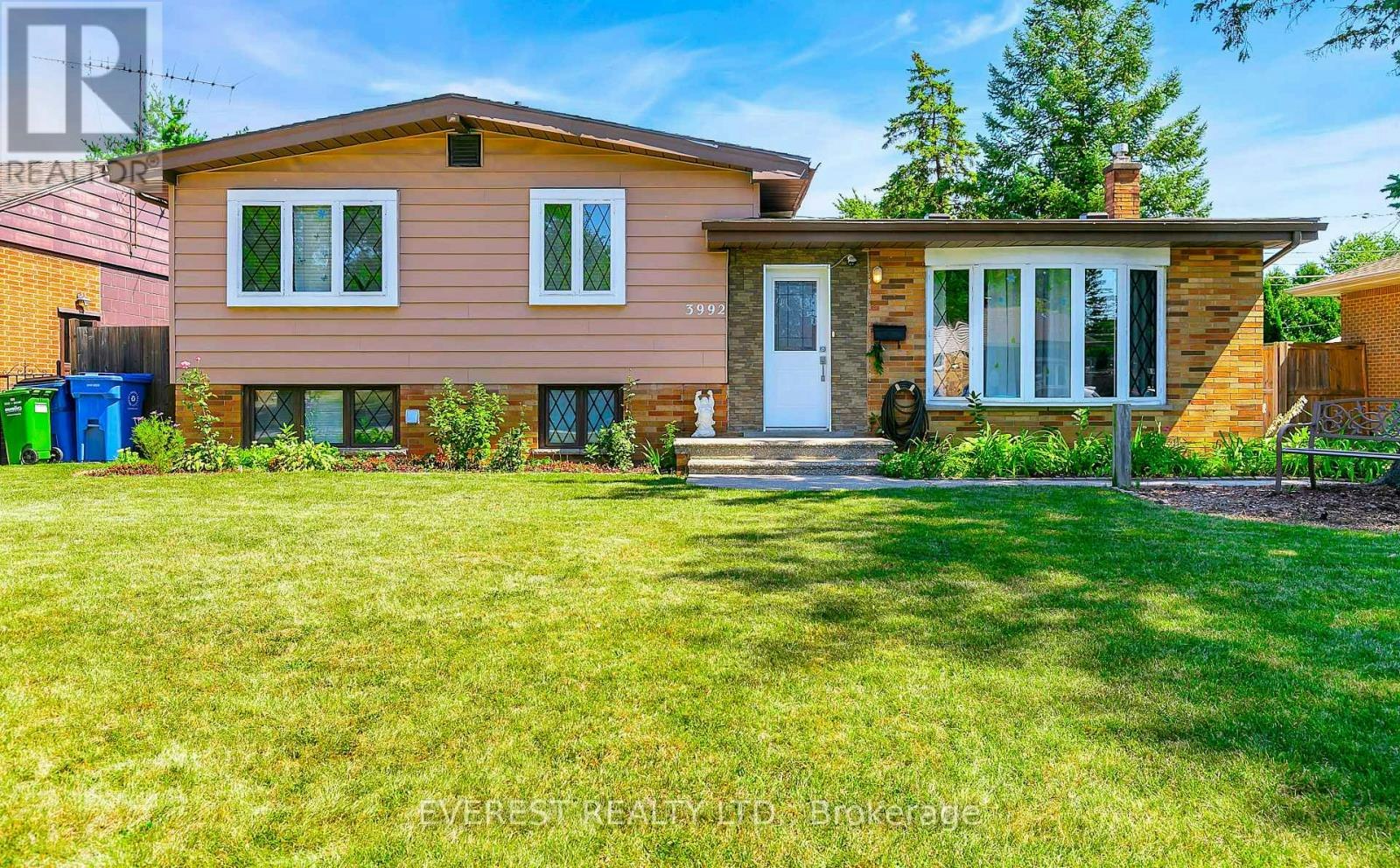 3992 Longfellow Avenue, Windsor, ON, N9G 2B3
