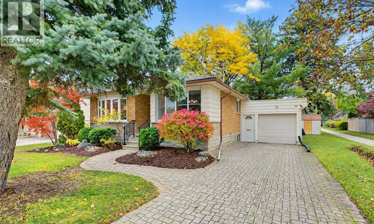 25 Applewood Avenue