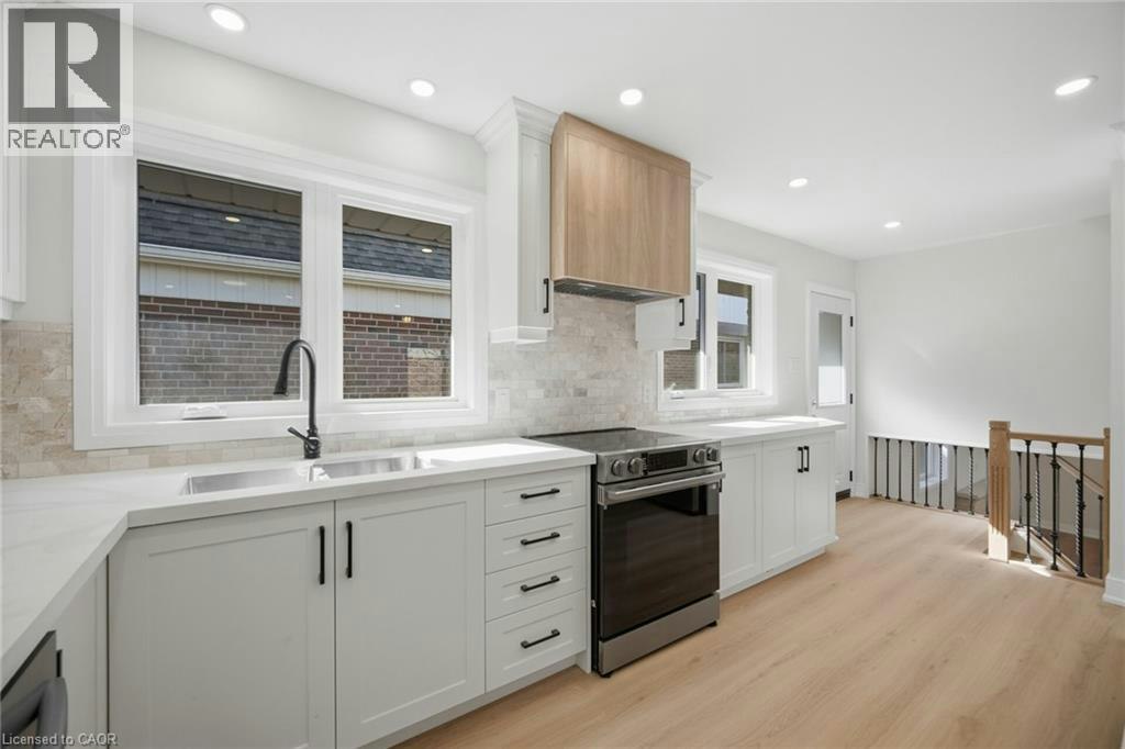 2651 Thorn Lodge Drive, Mississauga, ON, L5K 1L1