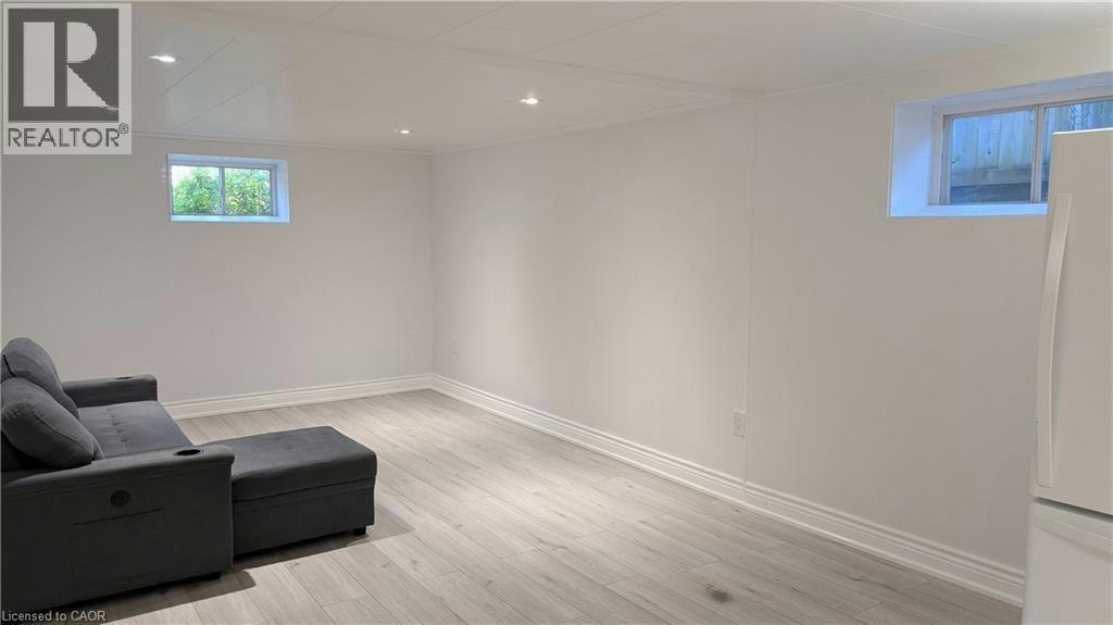 Lower-54 Winchester Boulevard, Hamilton, ON, L8T 2M8 - 4