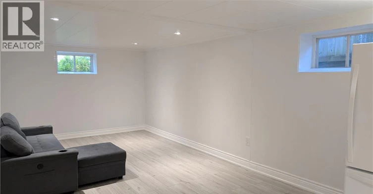 Lower-54 Winchester Boulevard, Hamilton, ON, L8T 2M8 - 4