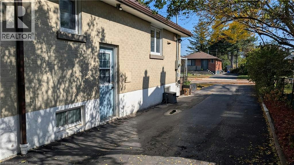 Lower-54 Winchester Boulevard, Hamilton, ON, L8T 2M8 - 2