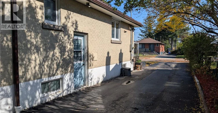 Lower-54 Winchester Boulevard, Hamilton, ON, L8T 2M8 - 2