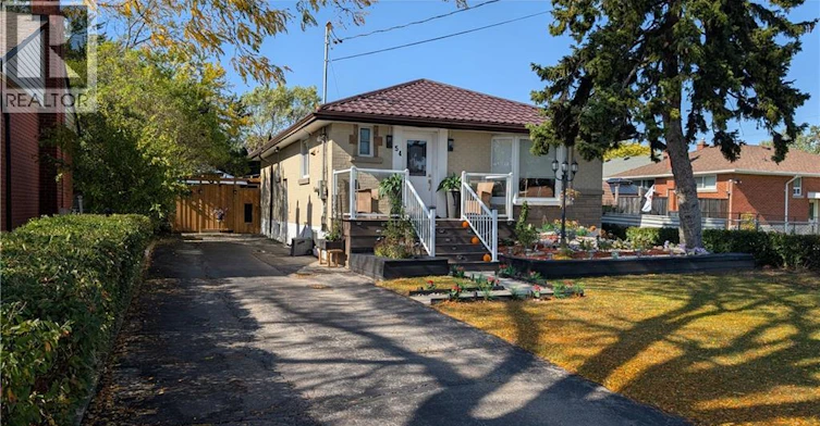 Lower-54 Winchester Boulevard, Hamilton, ON, L8T 2M8