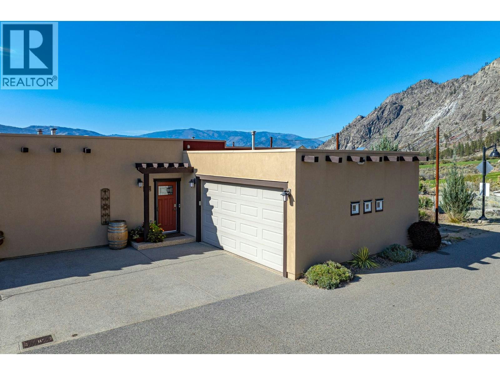 6-2000 Valleyview Drive - 2