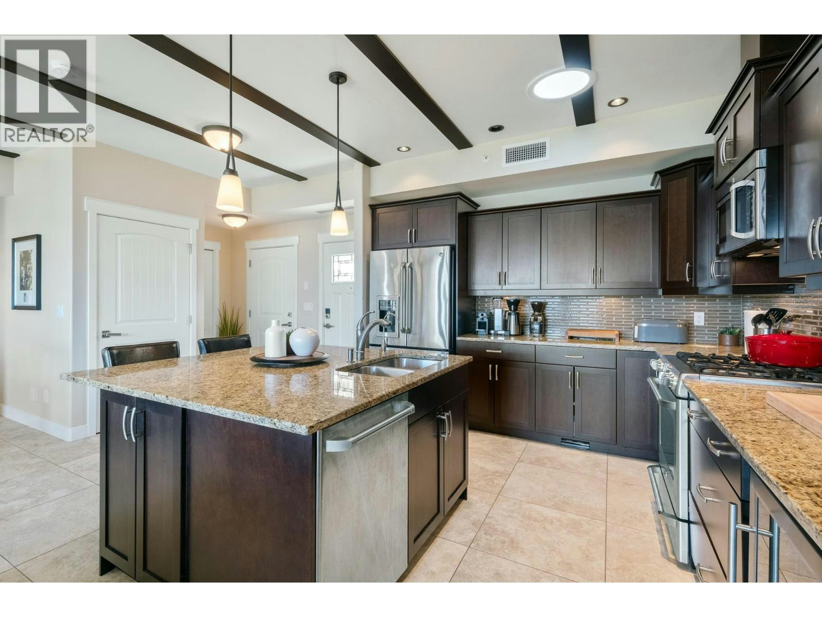 6-2000 Valleyview Drive - 5