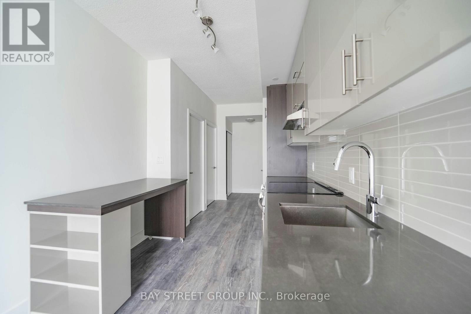 2016-188 Fairview Mall Drive, Toronto, ON, M2J 0H7 - 11