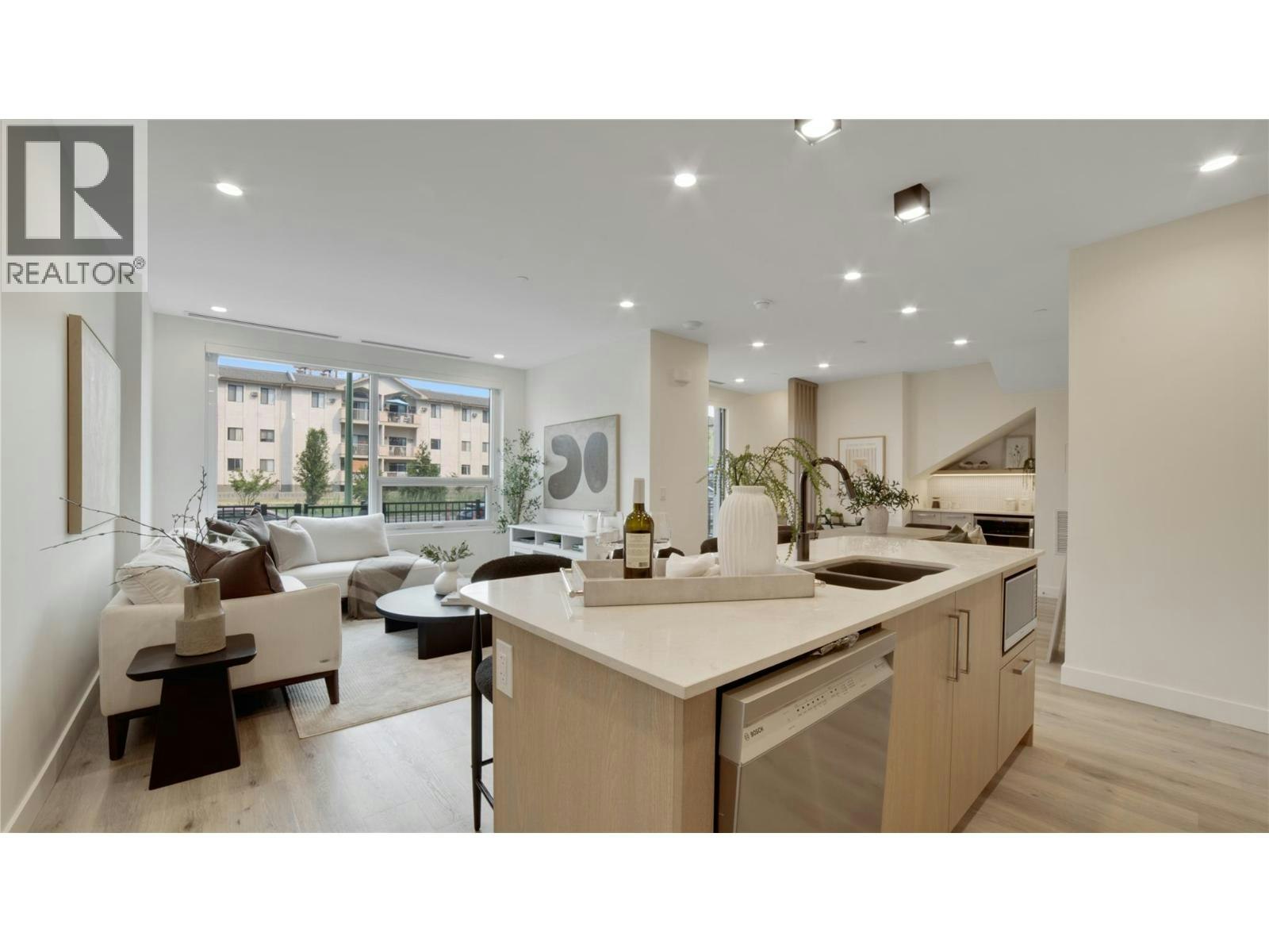 472 Lanfranco Road - 2