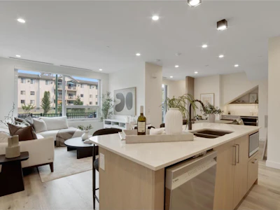 472 Lanfranco Road - 2