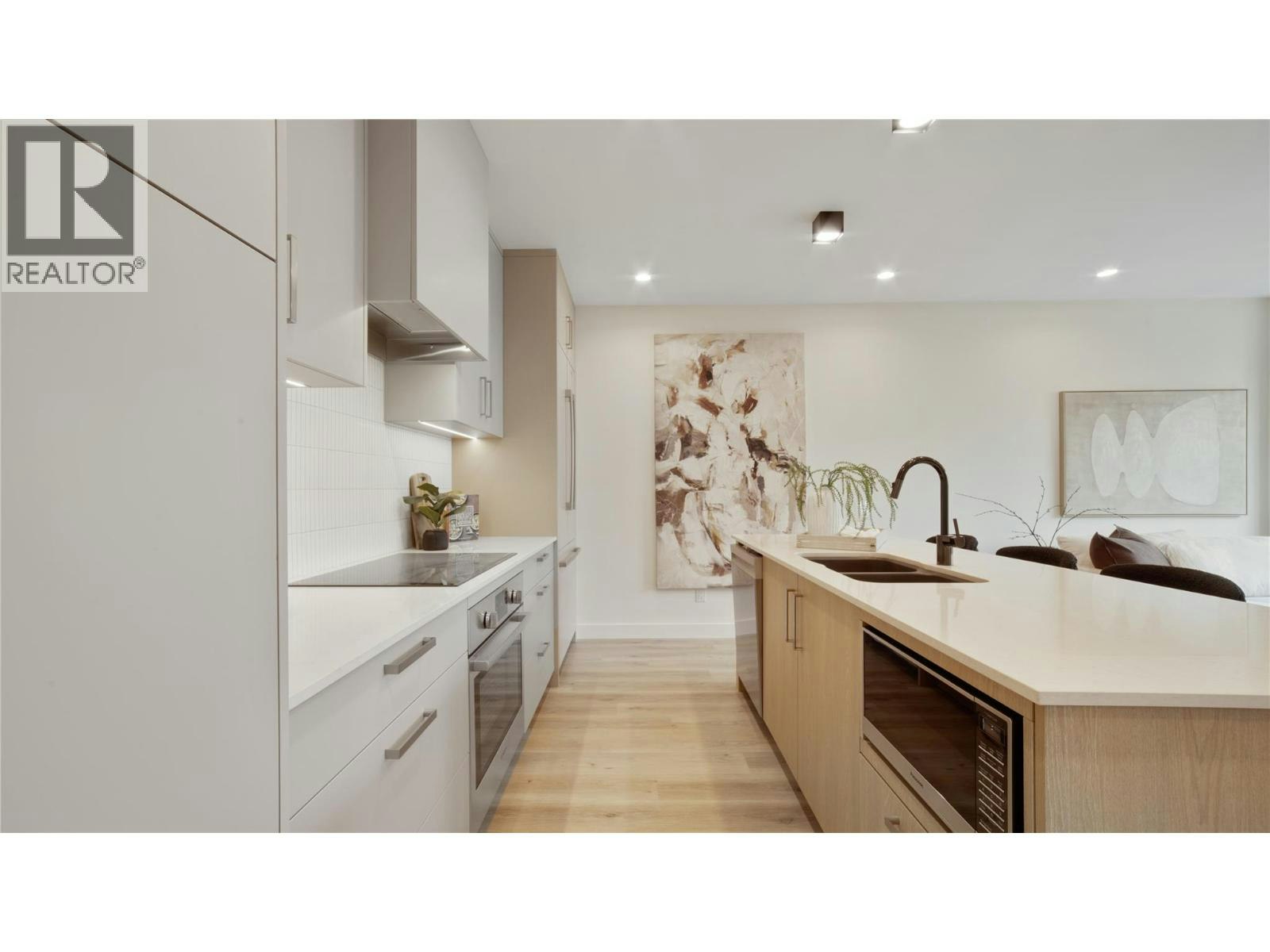 472 Lanfranco Road - 4