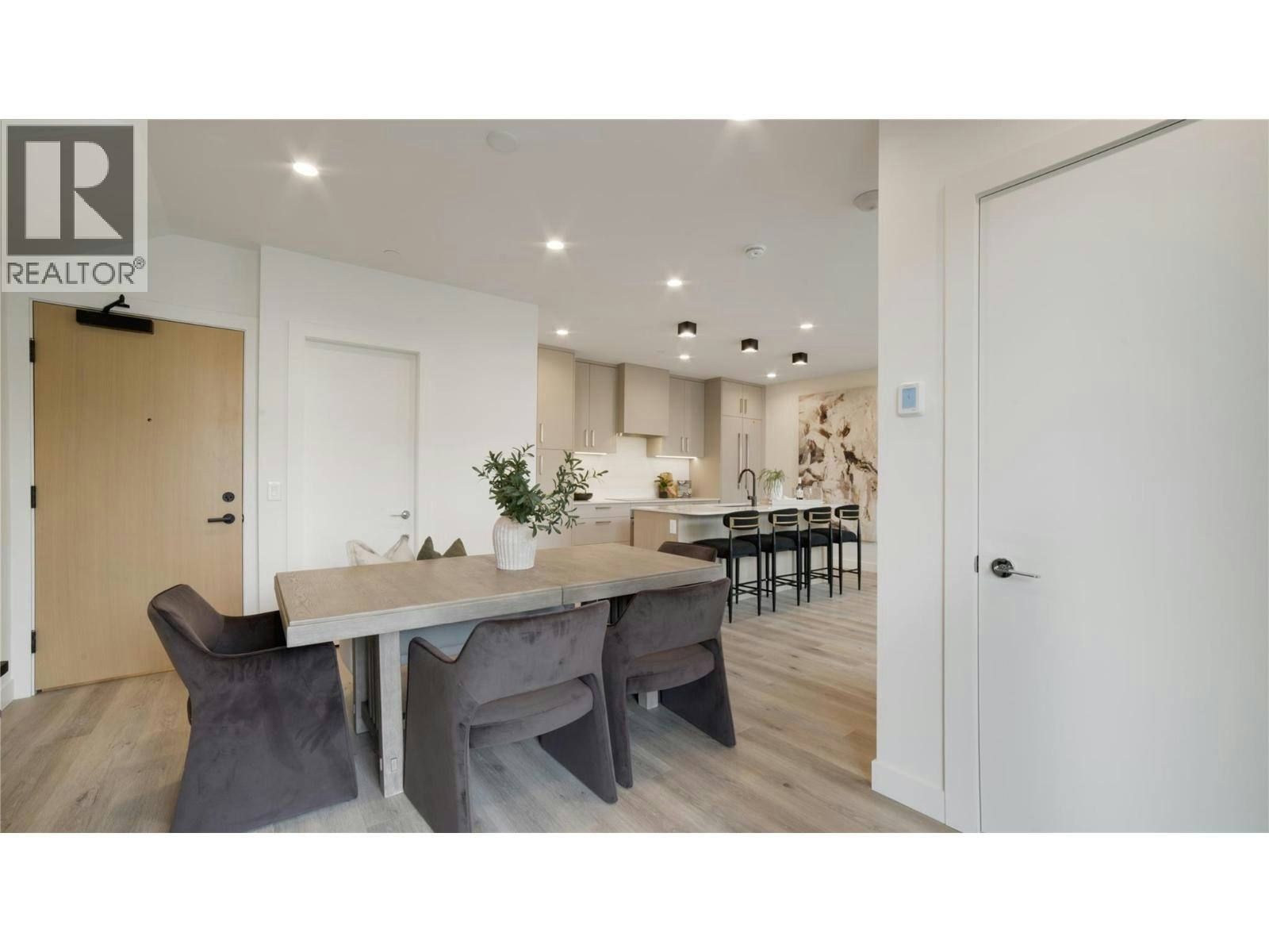 472 Lanfranco Road - 5