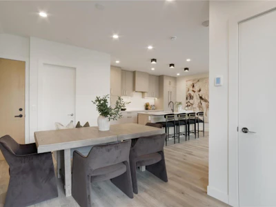 472 Lanfranco Road - 5