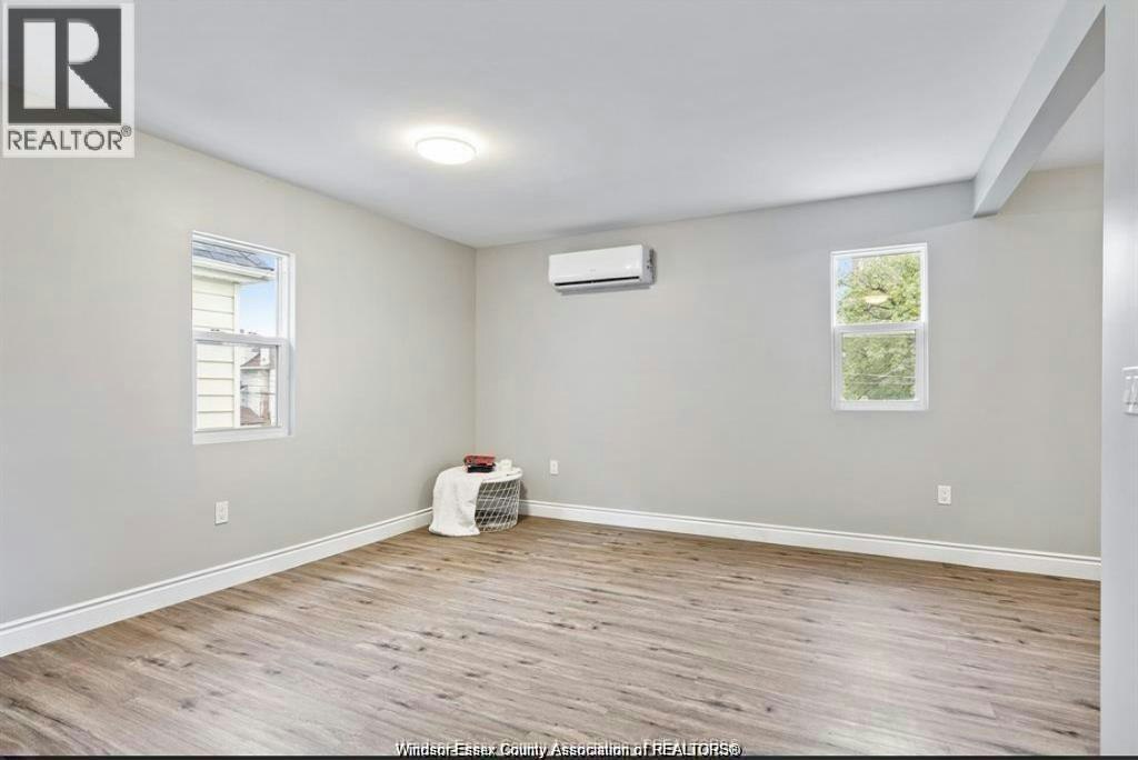 UPPER-746 Dougall Avenue, Windsor, ON, N9A 4P8 - 4