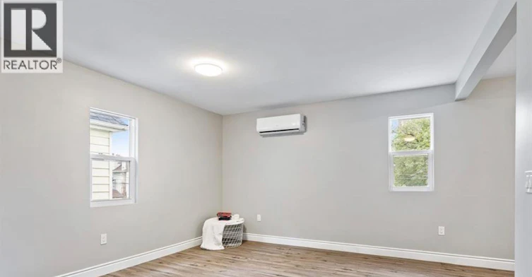 UPPER-746 Dougall Avenue, Windsor, ON, N9A 4P8 - 4