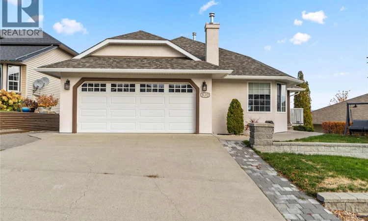 870 Regent Crescent