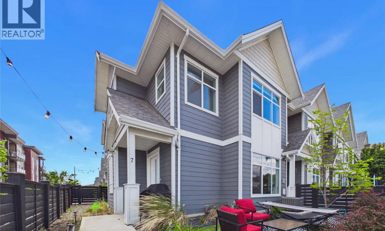 7-115 Wyndham Crescent