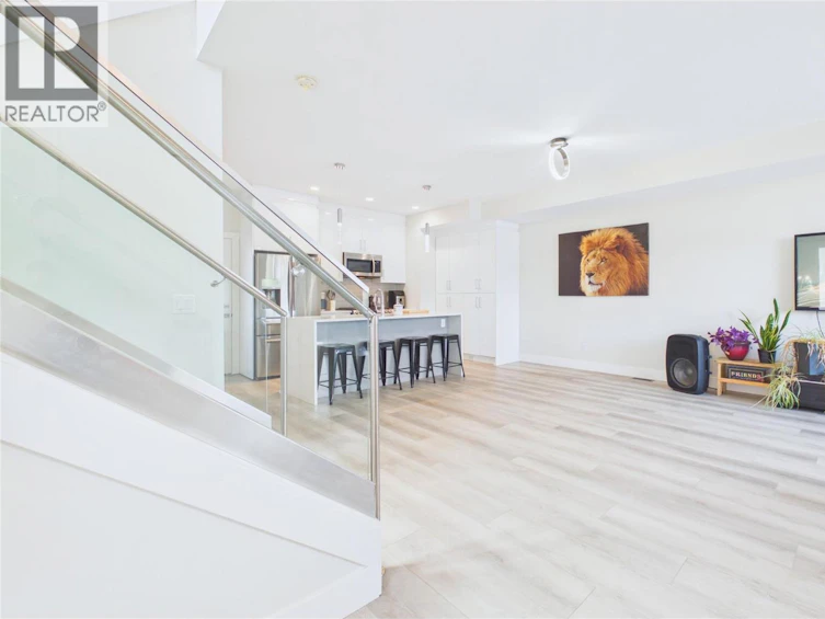 7-115 Wyndham Crescent, Kelowna, BC, V1V 1Z2 - 2
