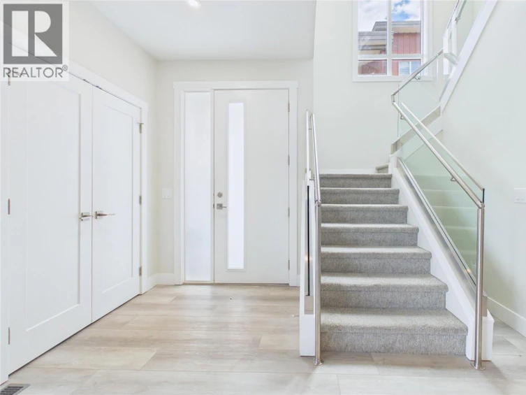 7-115 Wyndham Crescent, Kelowna, BC, V1V 1Z2 - 3