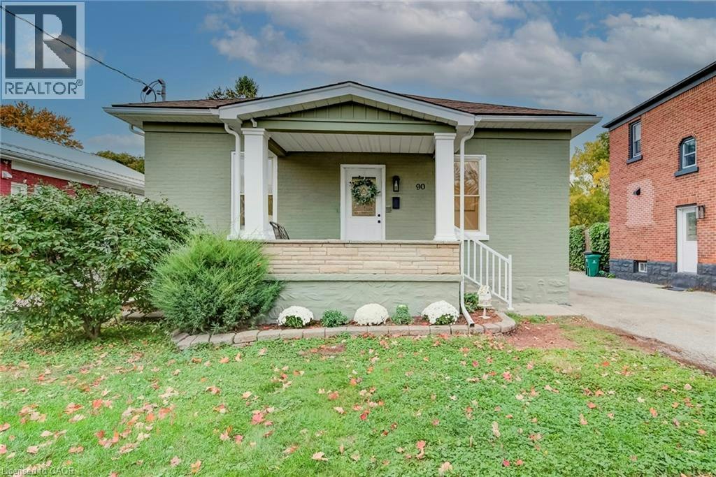 90 John Street E, Waterloo, ON, N2J 1G1