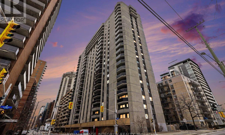 1004-470 Laurier Avenue W