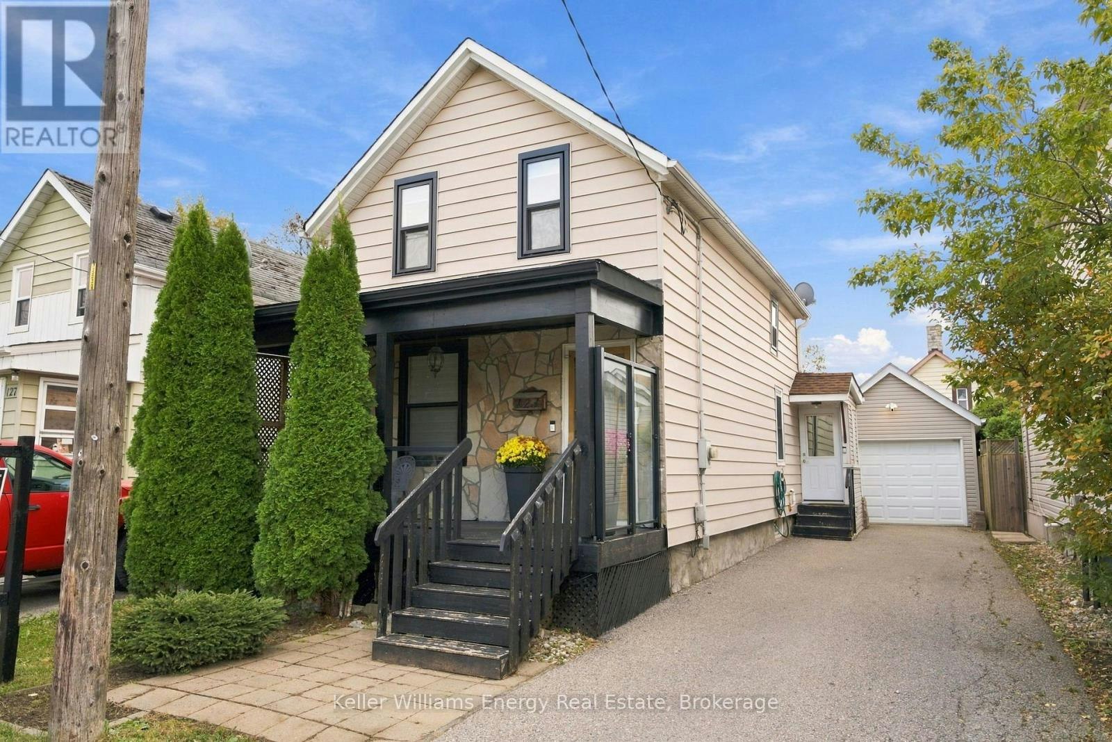 123 Barrie Avenue, Oshawa, ON, L1H 2L4