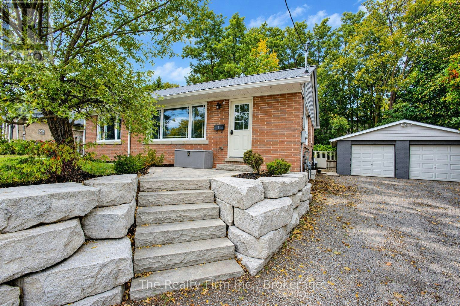 15 Dumbarton Street, Guelph, ON, N1E 3T4