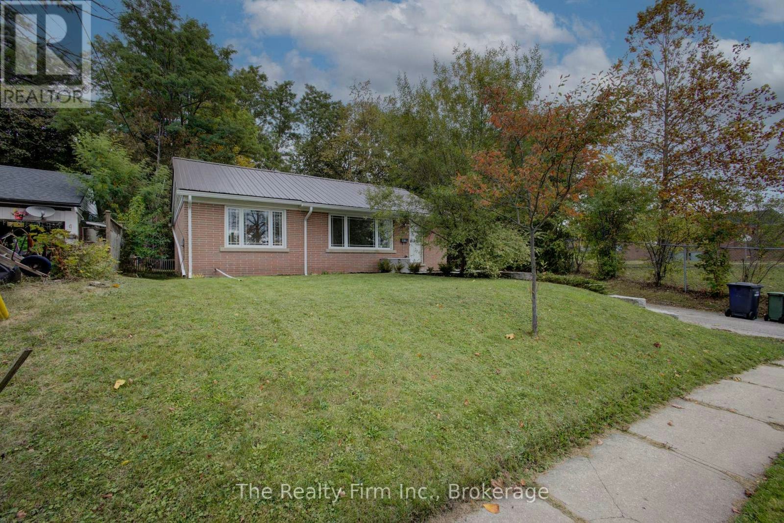 15 Dumbarton Street, Guelph, ON, N1E 3T4