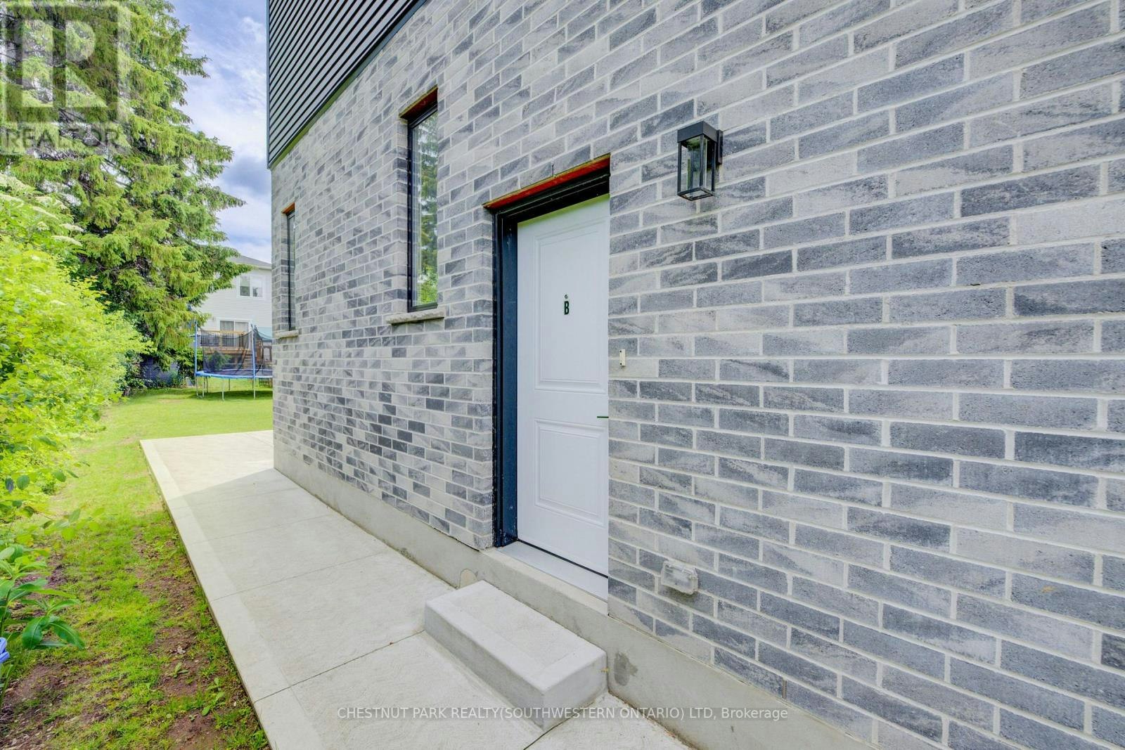B-35 Second Avenue, Kitchener, ON, N2C 1N4 - 2