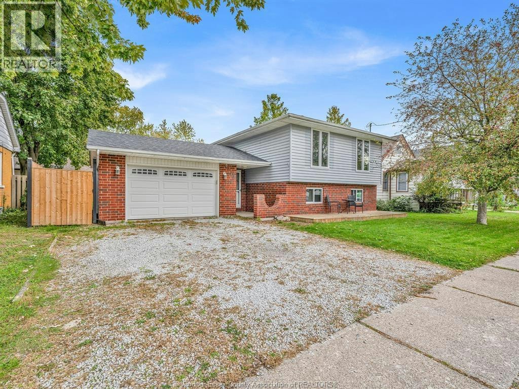 910 William Street, Tecumseh, ON, N8N 2A4