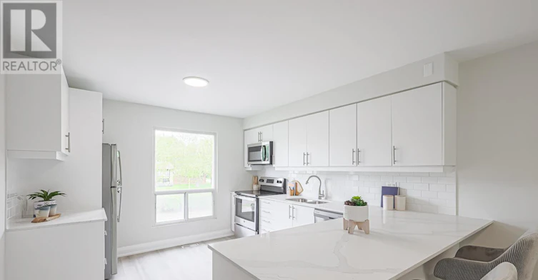 33-560 Waverly Street N, Oshawa, ON, L1J 5Y4 - 9