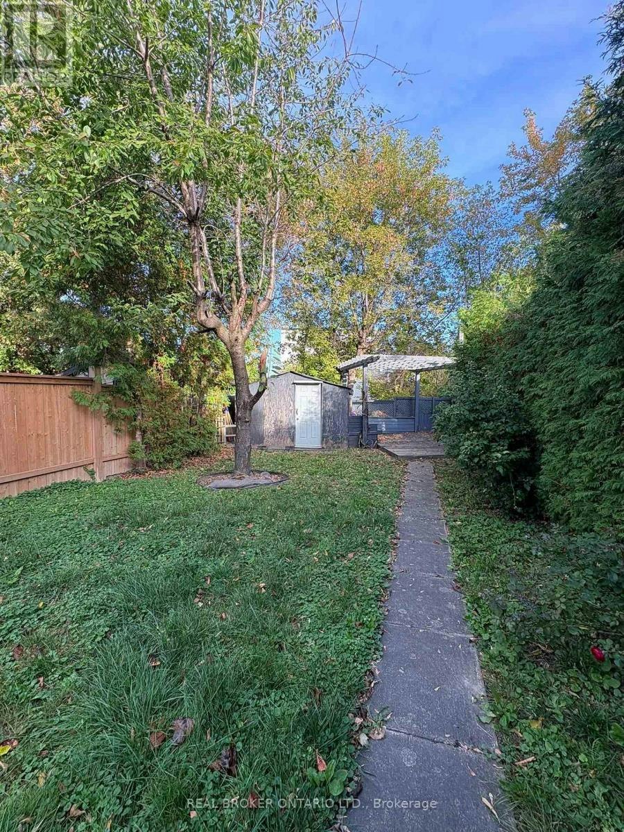 BSMT-988 Cosburn Avenue, Toronto, ON, M4C 2X1 - 13