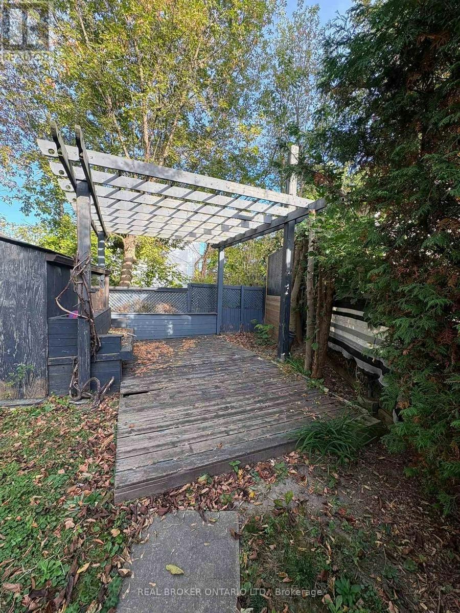 BSMT-988 Cosburn Avenue, Toronto, ON, M4C 2X1 - 14