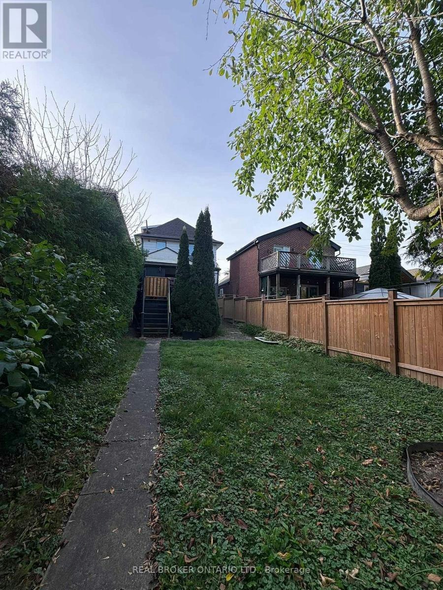 BSMT-988 Cosburn Avenue, Toronto, ON, M4C 2X1 - 15