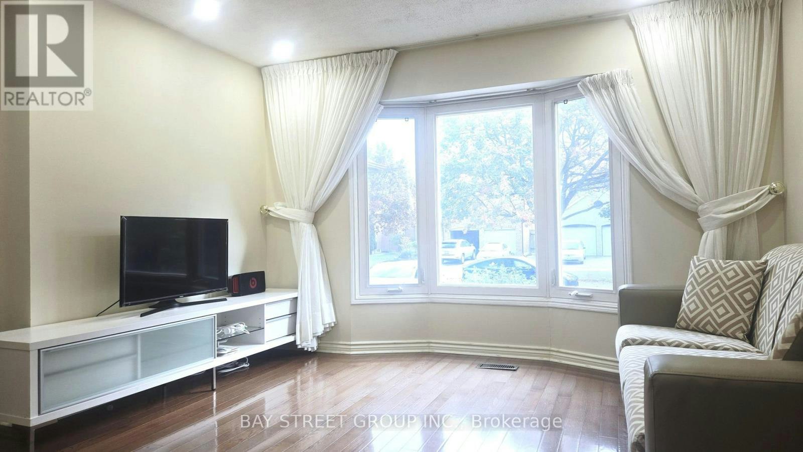 24 Beasley Drive, Richmond Hill, ON, L4C 7Z2 - 4