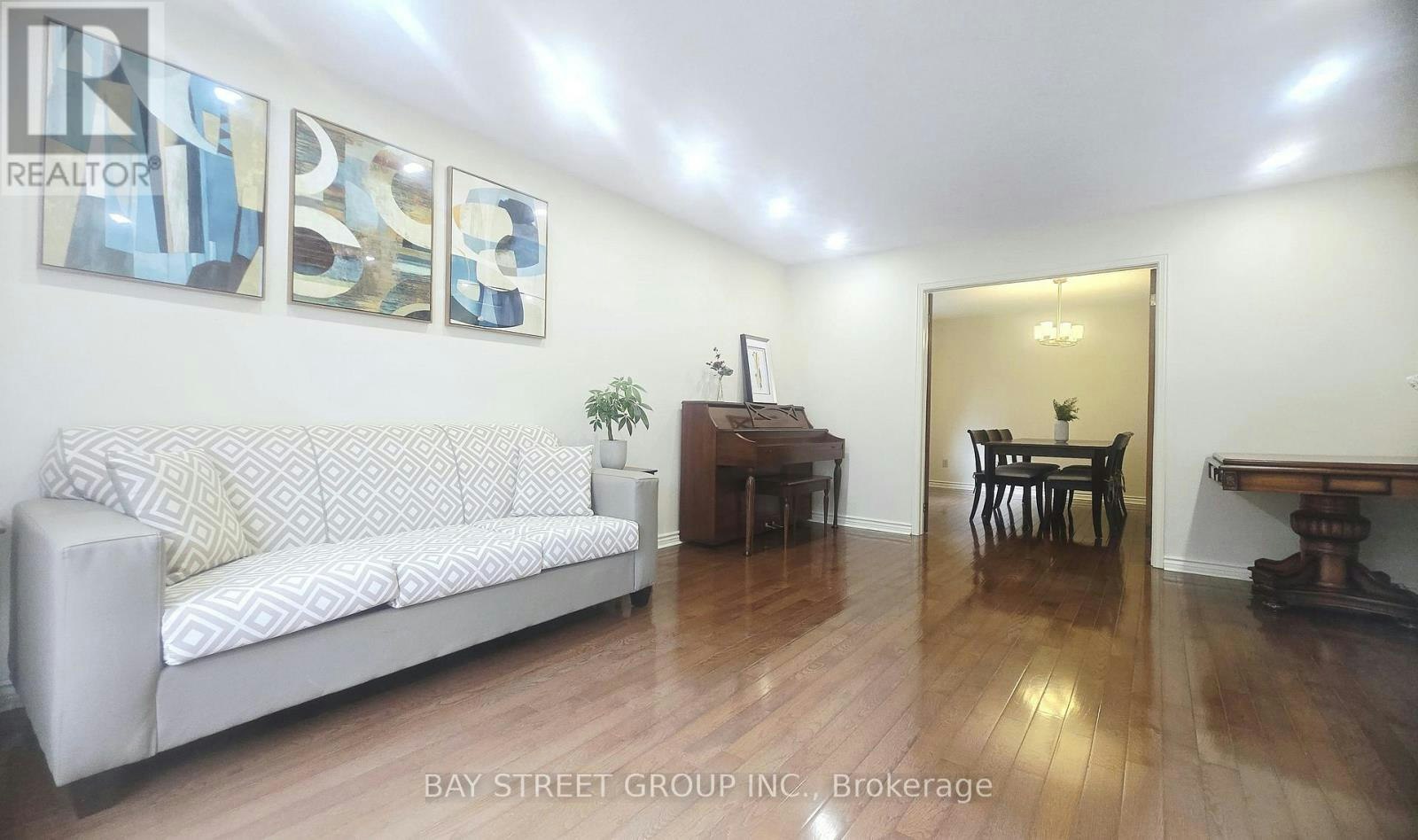 24 Beasley Drive, Richmond Hill, ON, L4C 7Z2 - 3